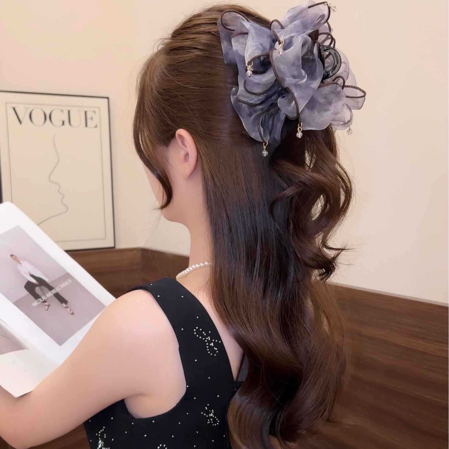 Elegant Mesh Bow Hair Claw Clip with Pendant – Chic Everyday Hair Accessory